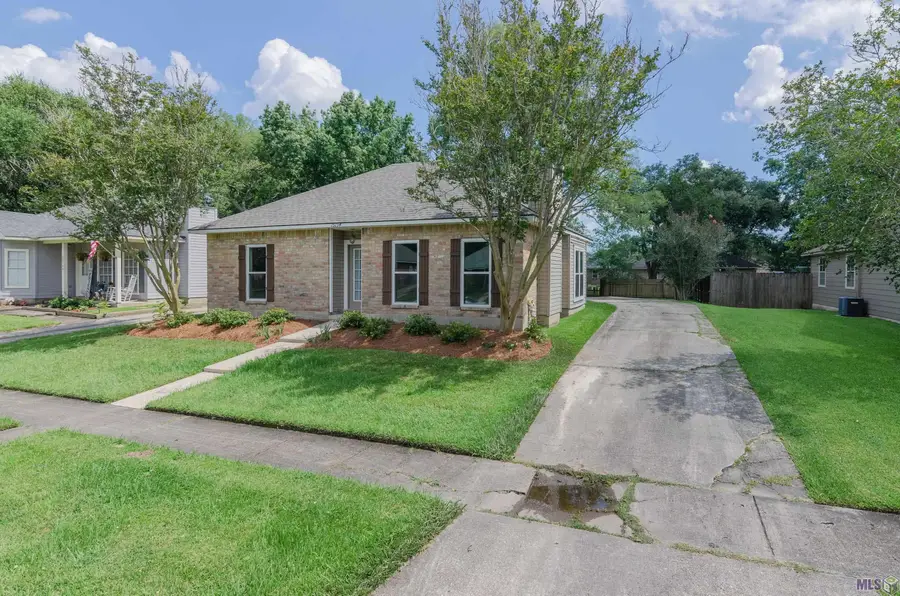 15134 Point Chenier Ave, Old Jefferson, LA 70817 - #2