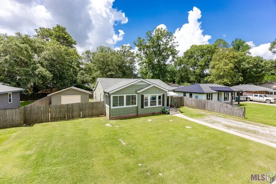 226 Oak St, Denham Springs, LA 70726 - #2