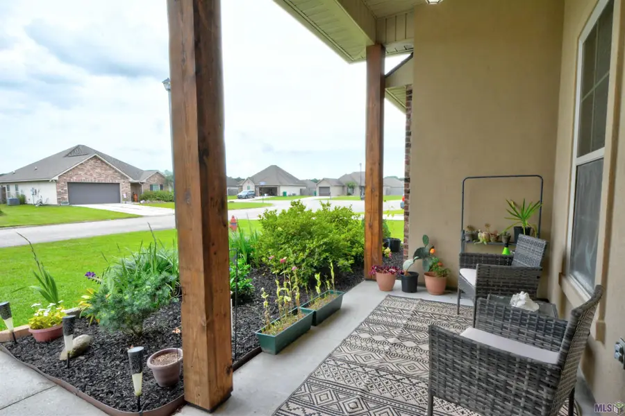 26594 Old Barnwood Dr, Denham Springs, LA 70726 - #2