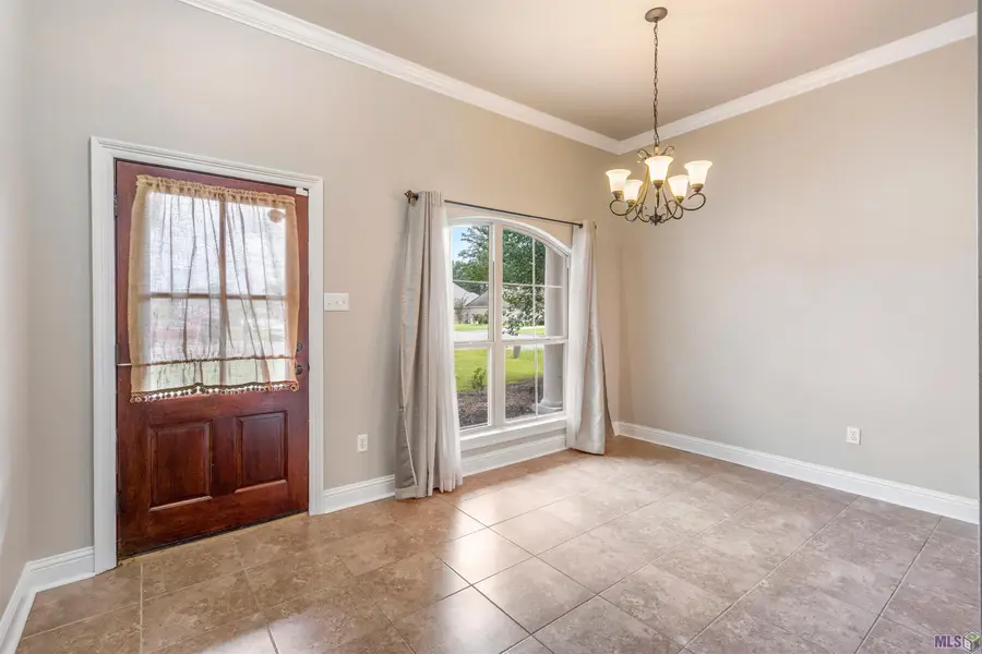 10184 Angela Dr, Denham Springs, LA 70706 - #2