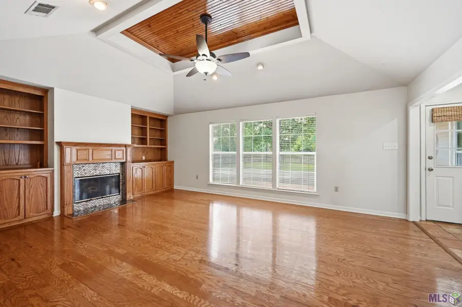 18341 Lake Indigo Dr, Baton Rouge, LA 70817 - #2