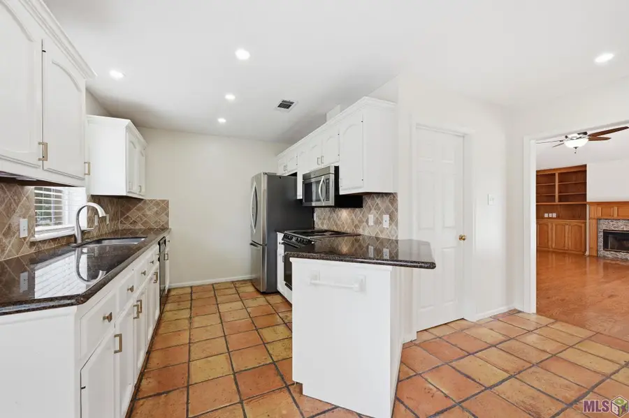 18341 Lake Indigo Dr, Baton Rouge, LA 70817 - #3