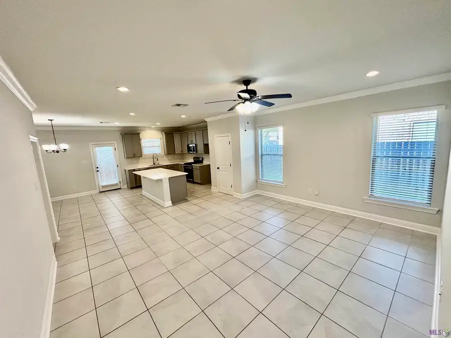 9958 Stratford Dr, Denham Springs, LA 70726 - #3