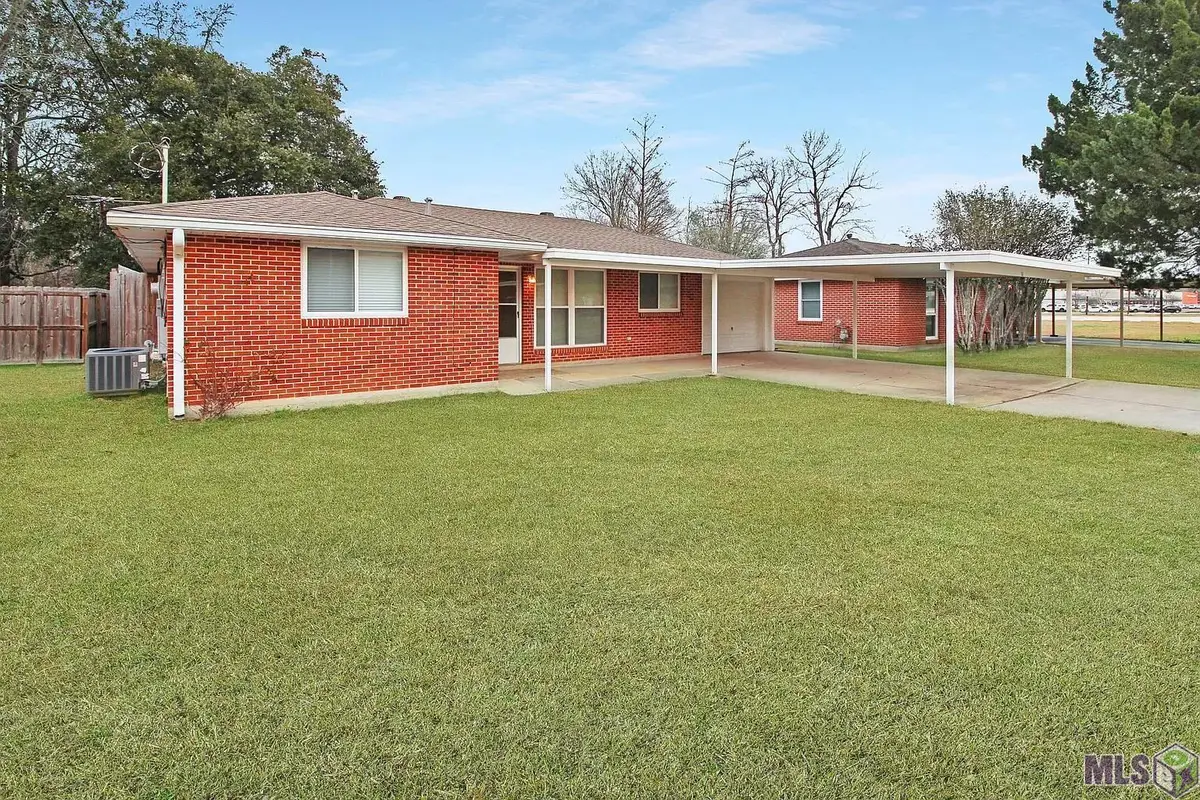 131 Chestnut St, Denham Springs, LA 70726 - #1