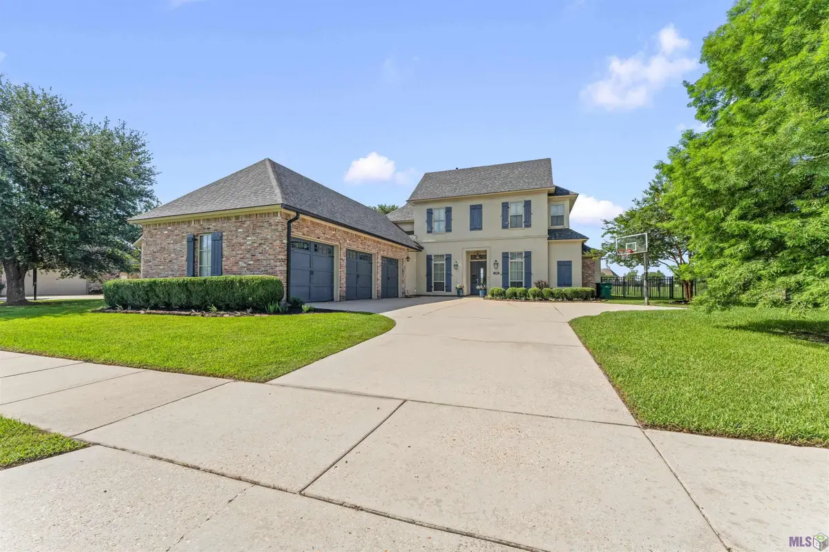 2340 St Andrews Ave, Zachary, LA 70791 - #1