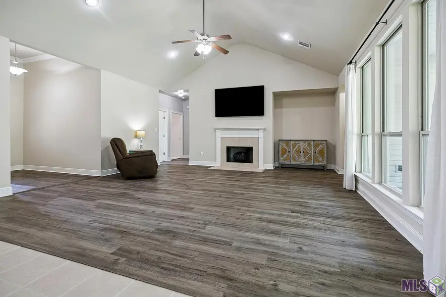 17617 Hoods Ridge Dr, Prairieville, LA 70769 - #2