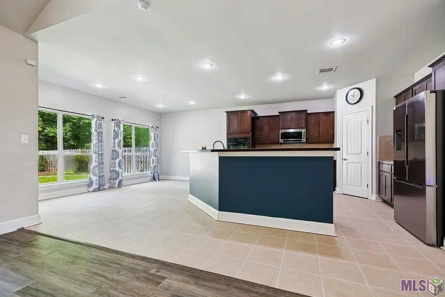 17617 Hoods Ridge Dr, Prairieville, LA 70769 - #3