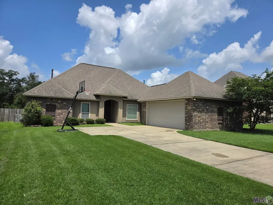 33941 Kingfisher St, Denham Springs, LA 70606 - #2