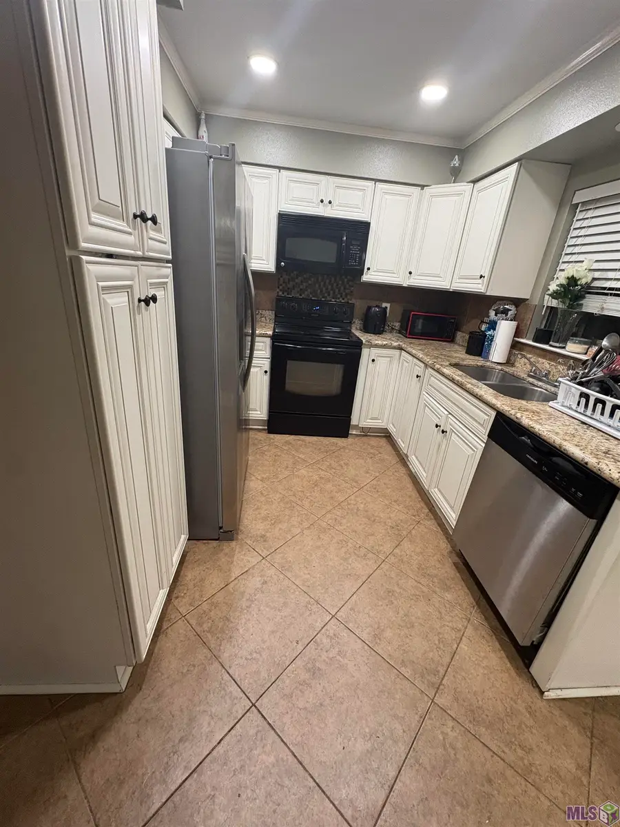 11127 Village Green Dr, Greenwell Springs, LA 70739 - #2