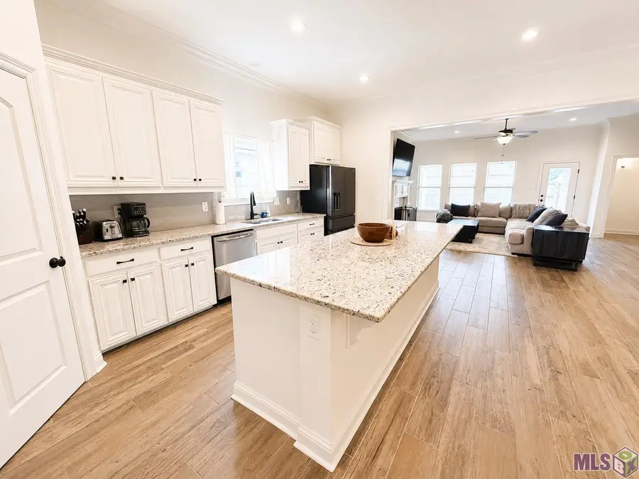 1042 Elliston Dr, Gonzales, LA 70737 - #2