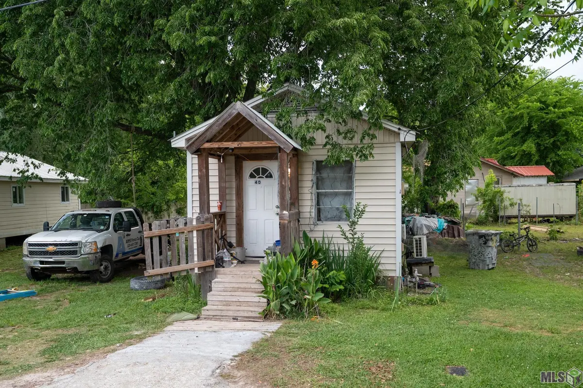 406 W Caroline St, Gonzales, LA 70737 - #1