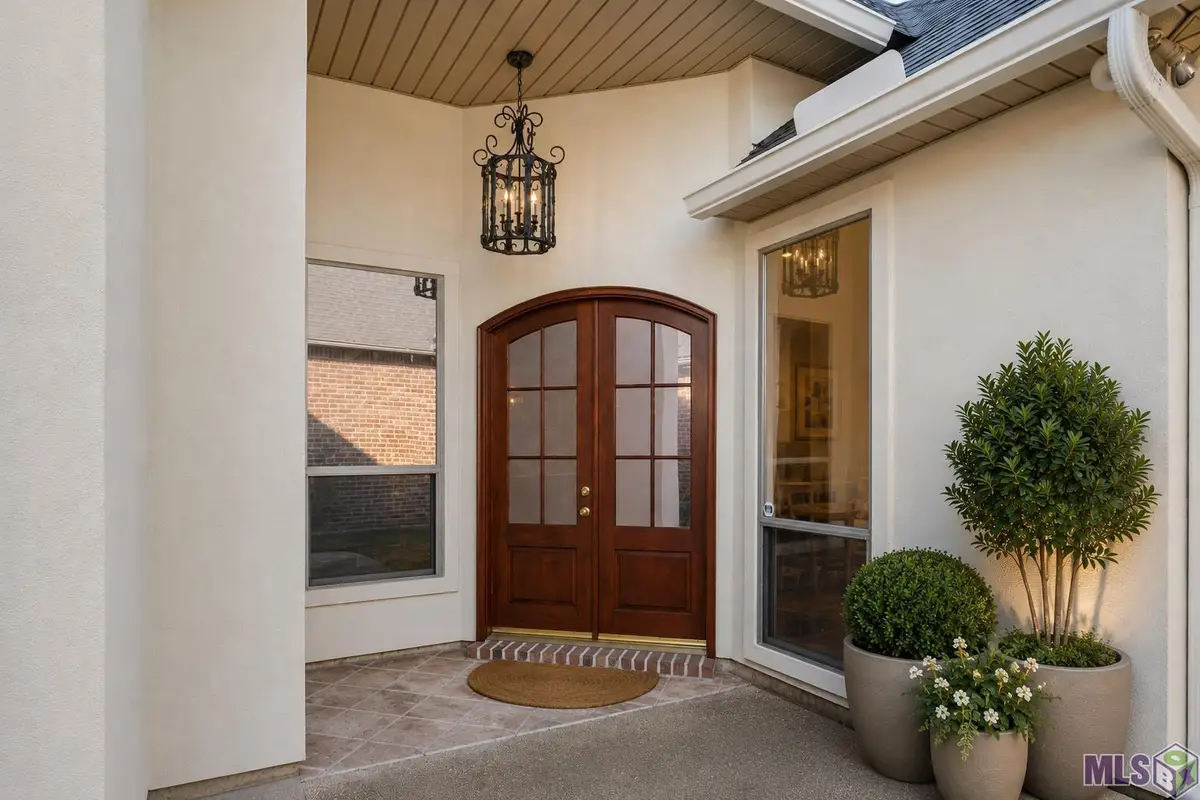 6029 Courtyard Dr, Gonzales, LA 70737 - #1