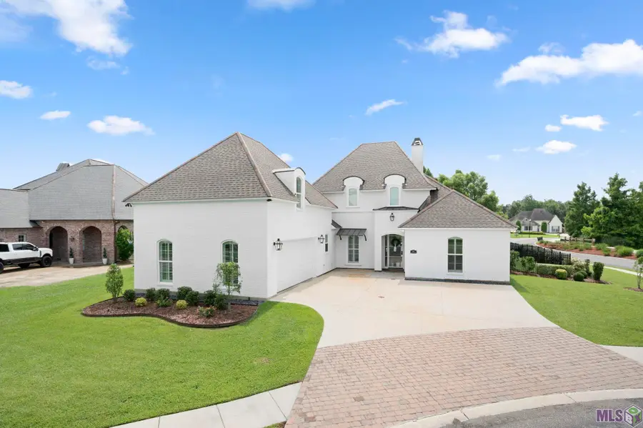 8787 Lake Carriage Dr, Baton Rouge, LA 70817 - #2