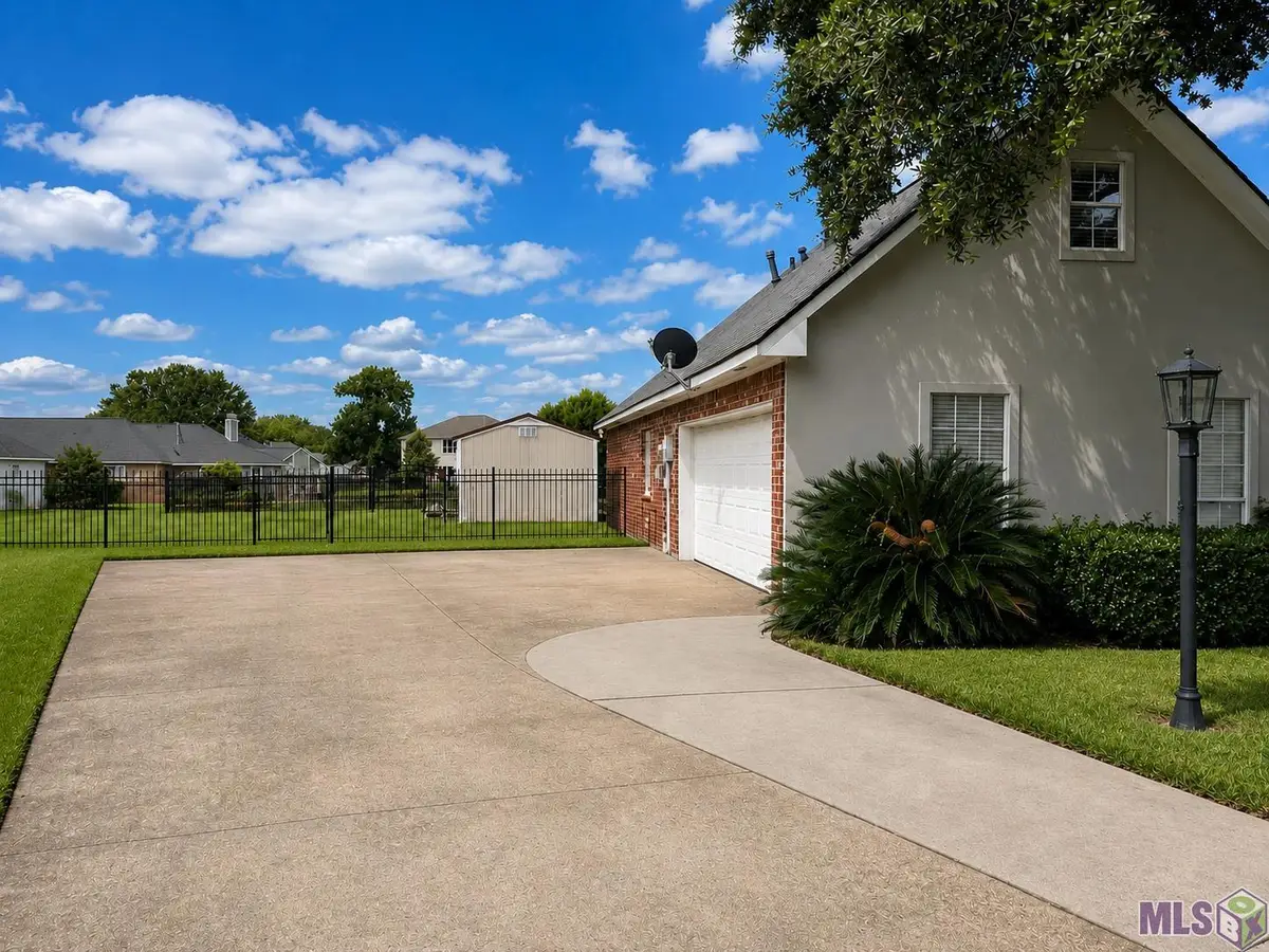 15160 S Oakleigh Ln, Prairieville, LA 70769 - #1