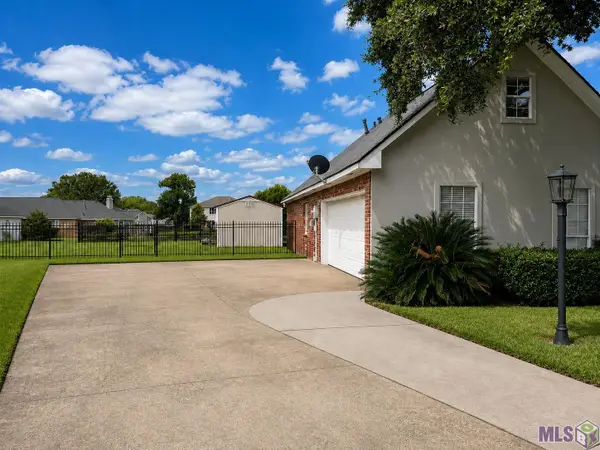 15160 S Oakleigh Ln, Prairieville, LA 70769