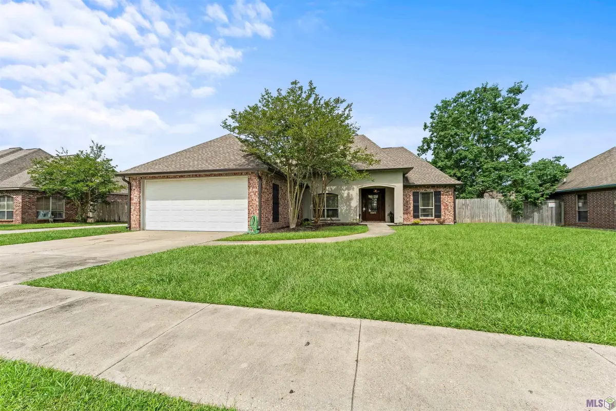 35671 Ridgeland Dr, Denham Springs, LA 70706 - #1