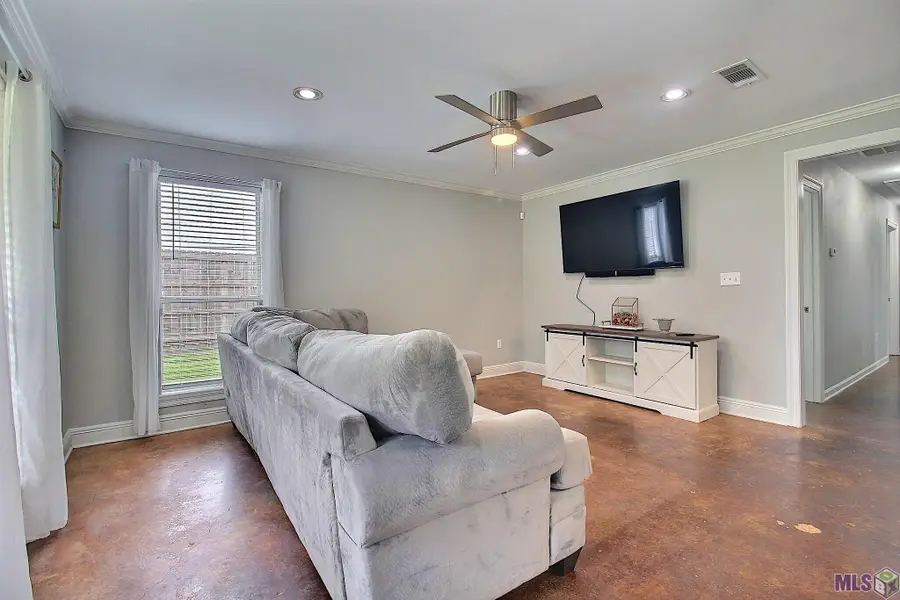 18005 Woodhaven Dr, Prairieville, LA 70769 - #2