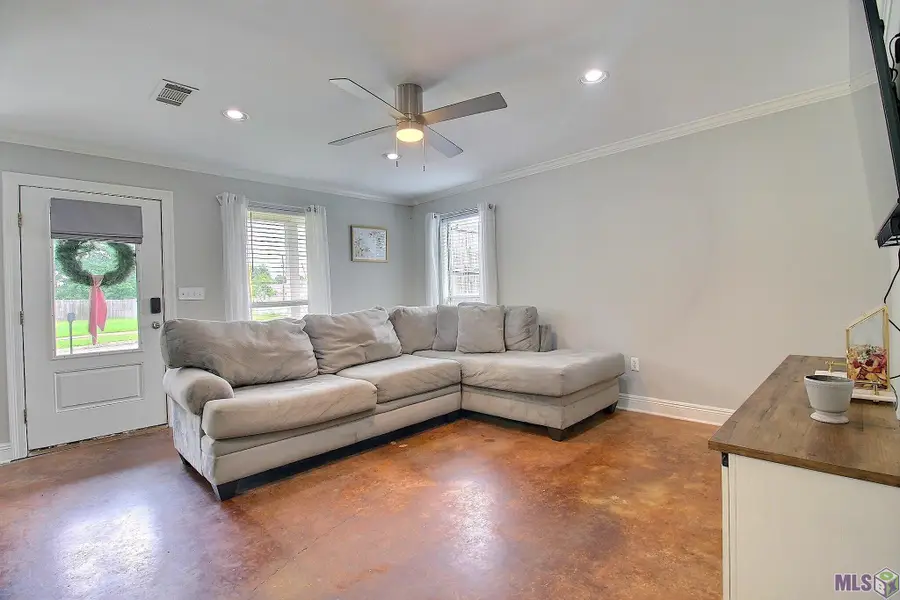 18005 Woodhaven Dr, Prairieville, LA 70769 - #3