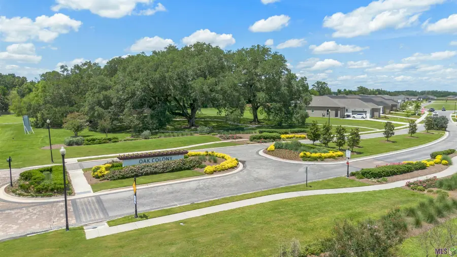 10022 Sanctuary Oaks Dr, Baton Rouge, LA 70817 - #2