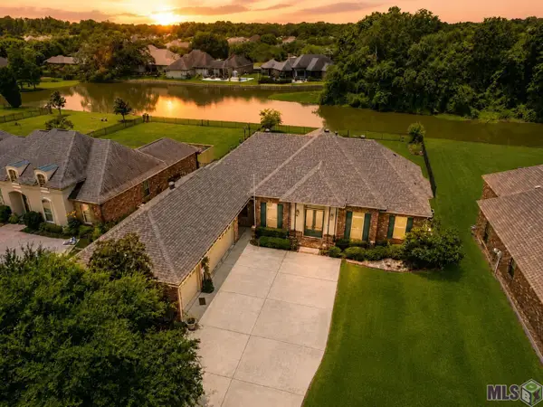 12421 Oak Alley Dr, Geismar, LA 70734