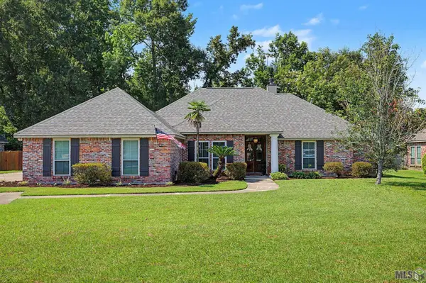 7352 Lake Meadow Dr, Denham Springs, LA 70706