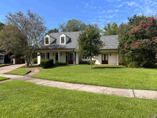 6832 S Woodgate Ct, Baton Rouge, LA 70808