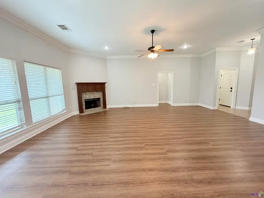 14521 Stonegate Manor Dr, Gonzales, LA 70737 - #2