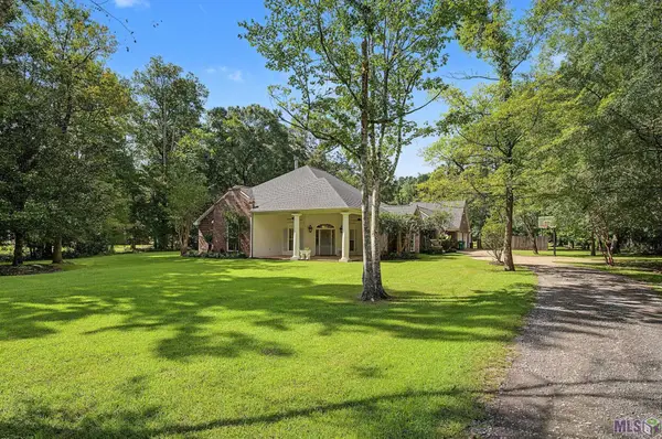 8812 Wildwood Dr, Denham Springs, LA 70706