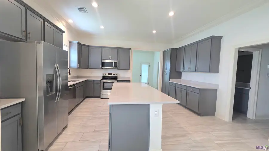 38429 Queen St, Prairieville, LA 70769 - #2