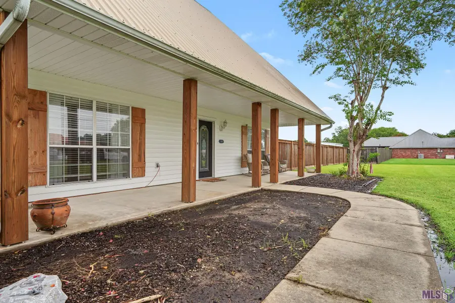 1005 Stephanie Dr, Breaux Bridge, LA 70517 - #2