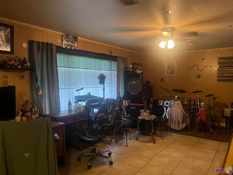 205 E Freddie St, Gonzales, LA 70737 - #2