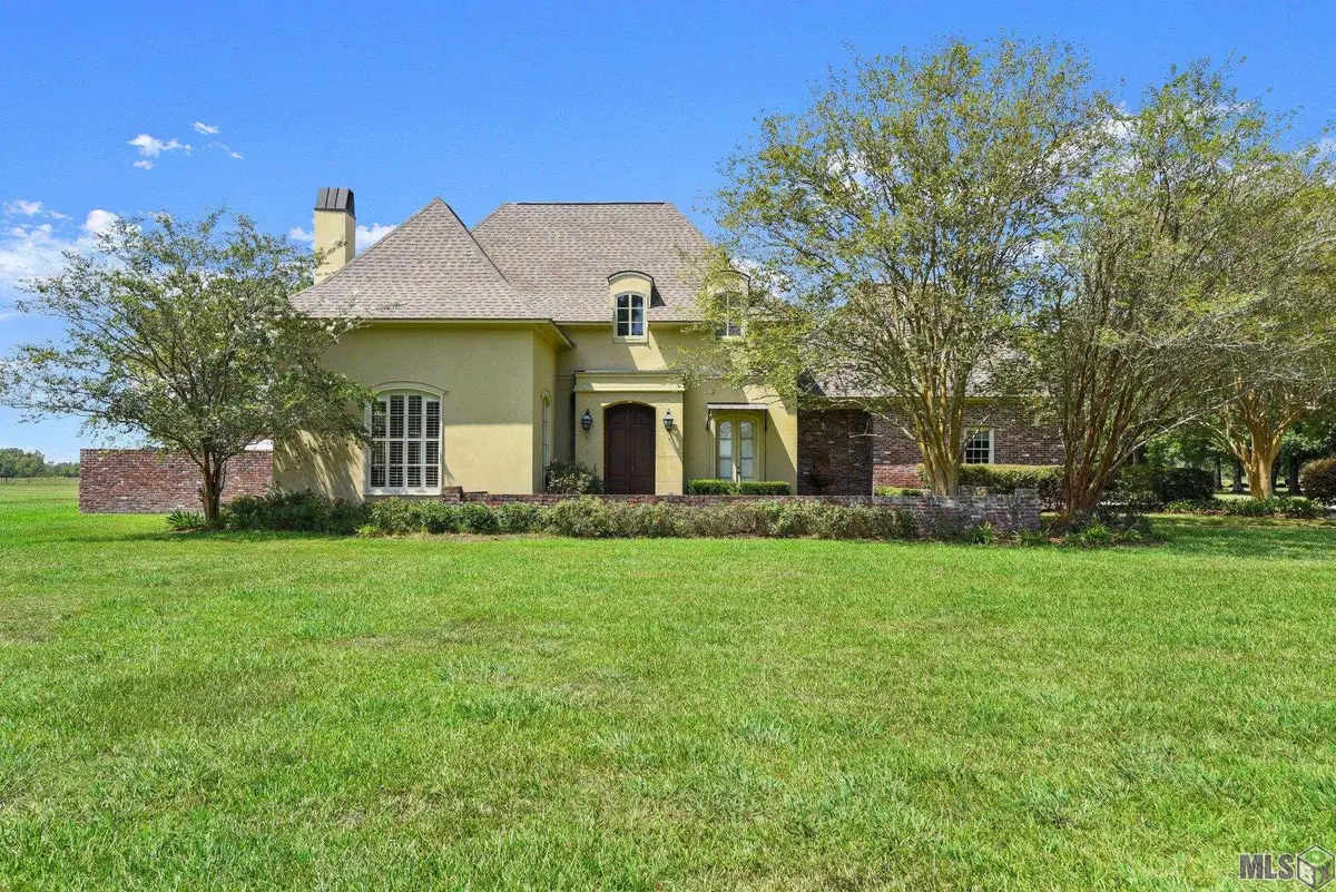 2210 Laurel Lakes Ave, Baton Rouge, LA 70820 - #1