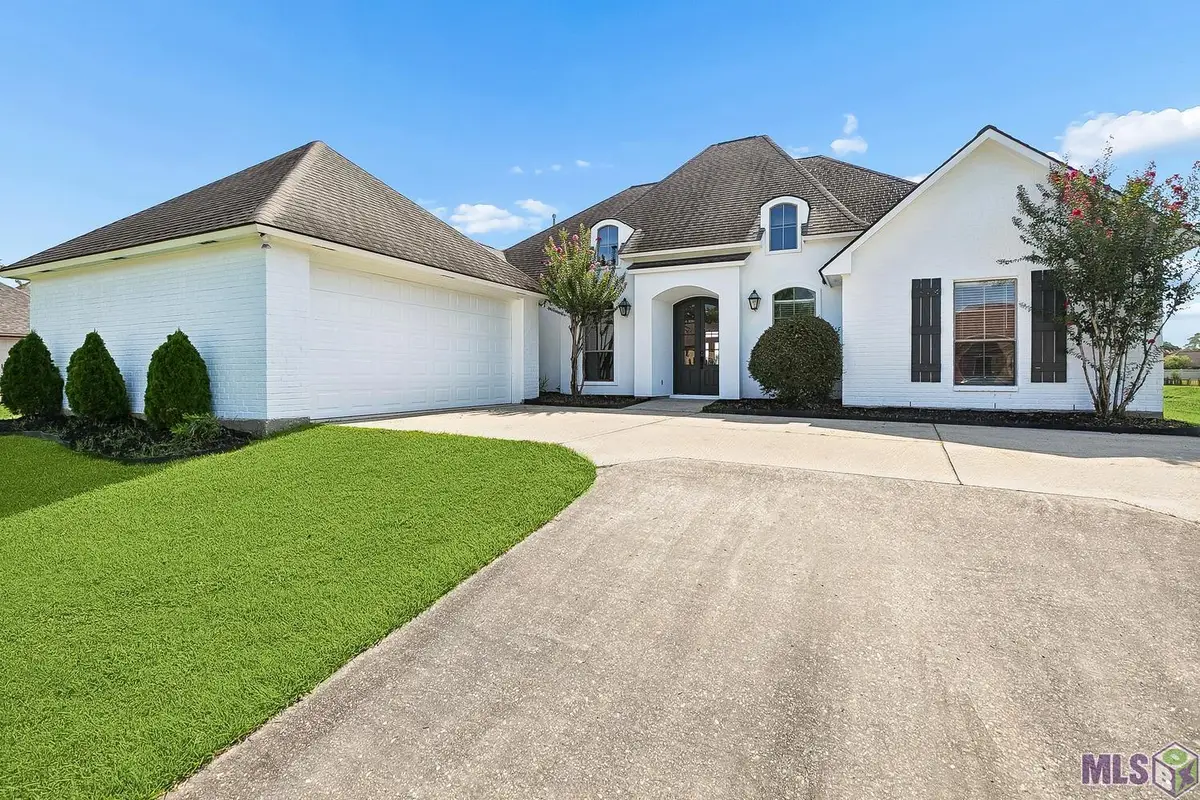 6982 Lakecrest Dr, Zachary, LA 70791 - #1