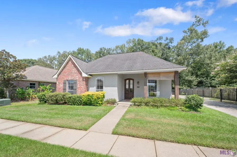 6034 Woodbend Dr, Zachary, LA 70791 - #2