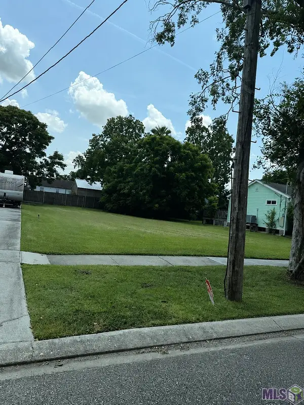 1444 Pressburg St, New Orleans, LA 70122