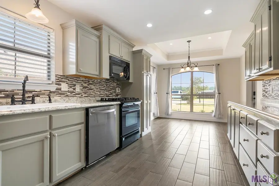 34297 Hawks Cove, Denham Springs, LA 70706 - #2