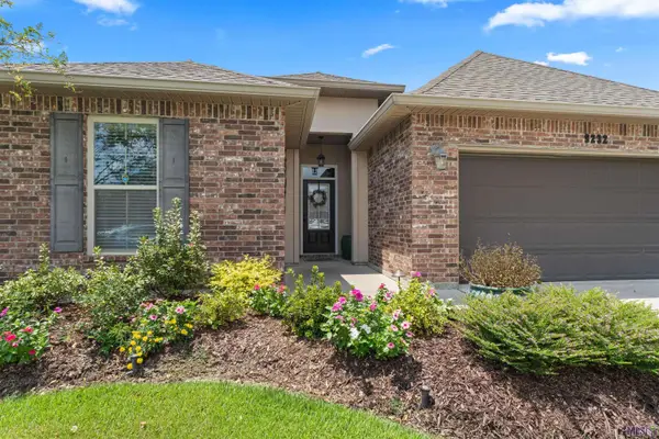 9232 Falling Oak Dr, Saint George, LA 70817