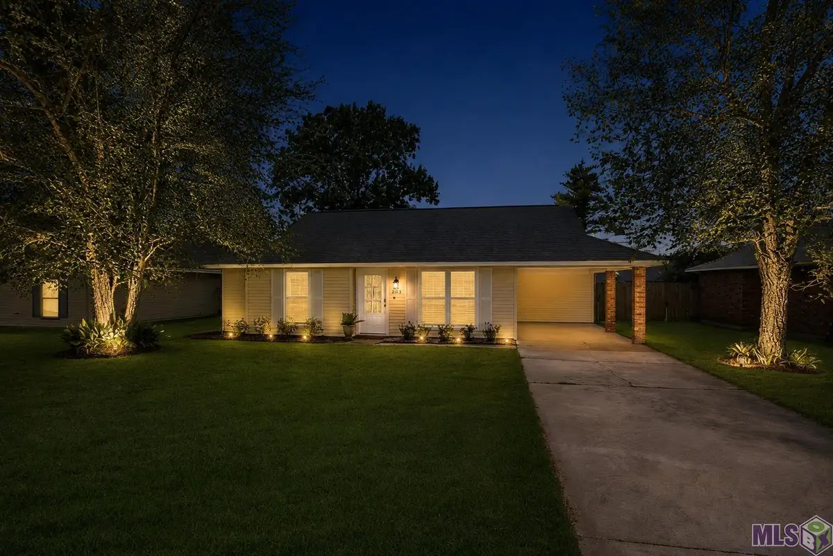 2033 Parlange Dr, Gonzales, LA 70737 - #1