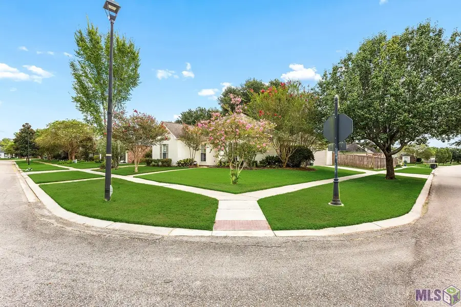 10412 E Springwind Ct, Baton Rouge, LA 70810 - #2
