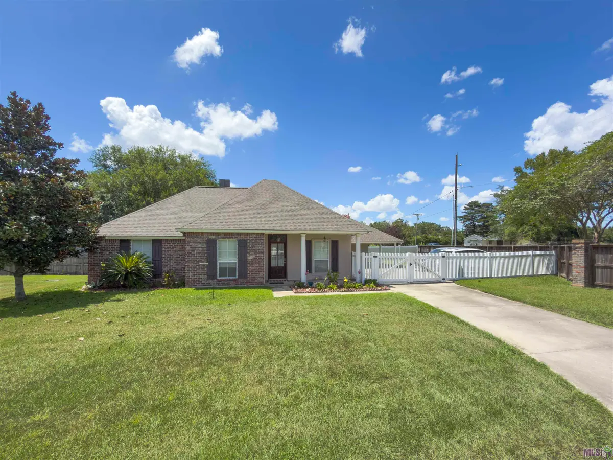 18116 Lake Indigo Dr, Baton Rouge, LA 70817 - #1