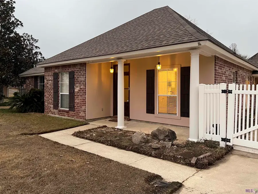 18116 Lake Indigo Dr, Baton Rouge, LA 70817 - #2