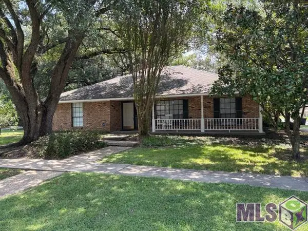 1383 Queen Cathy Dr, Baton Rouge, LA 70816