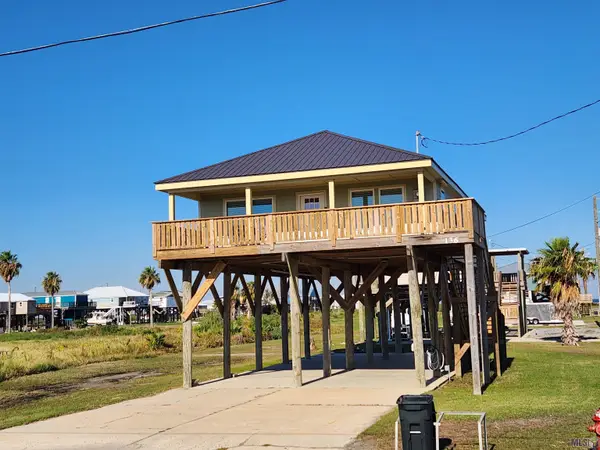 136 Collins Ln, Grand Isle, LA 70358