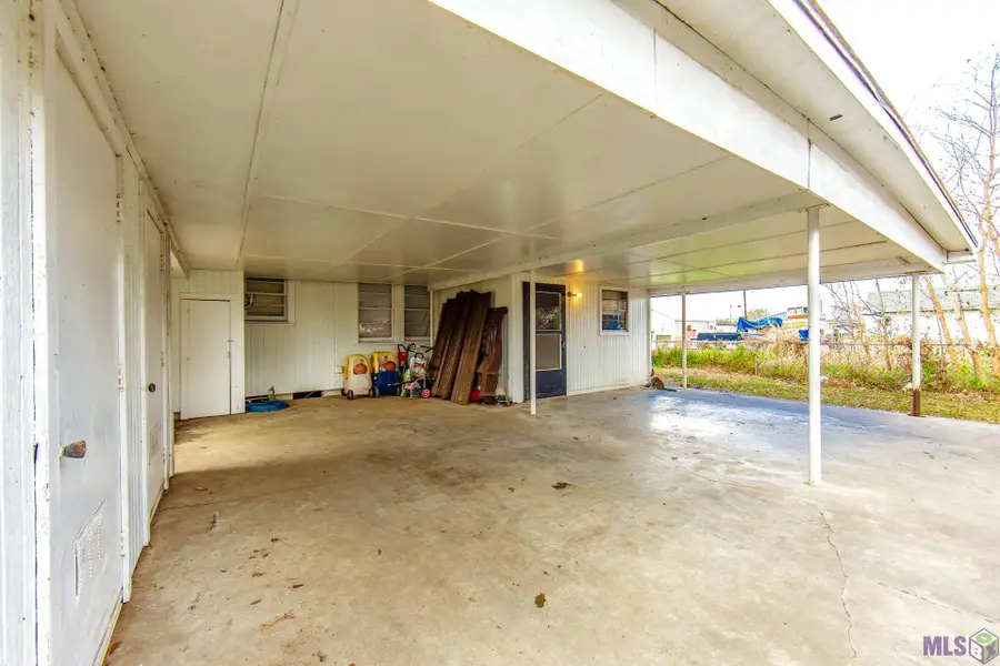 107 W 11th St, Larose, LA 70373 - #3