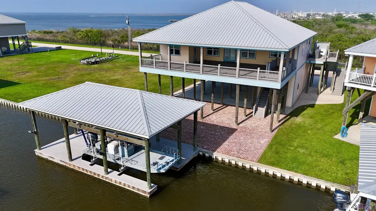 14 Sandy Point Dr, Grand Isle, LA 70358 - #1