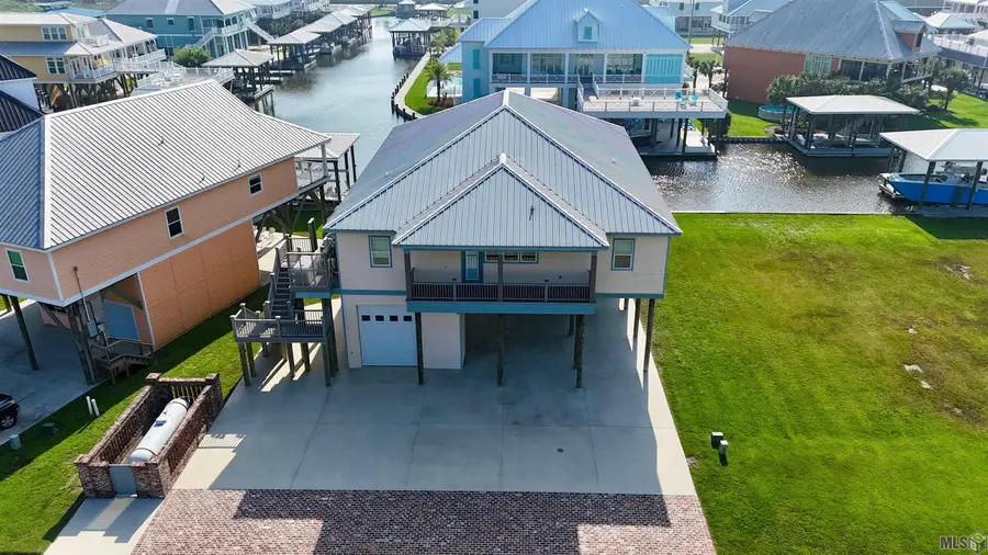 14 Sandy Point Dr, Grand Isle, LA 70358 - #3