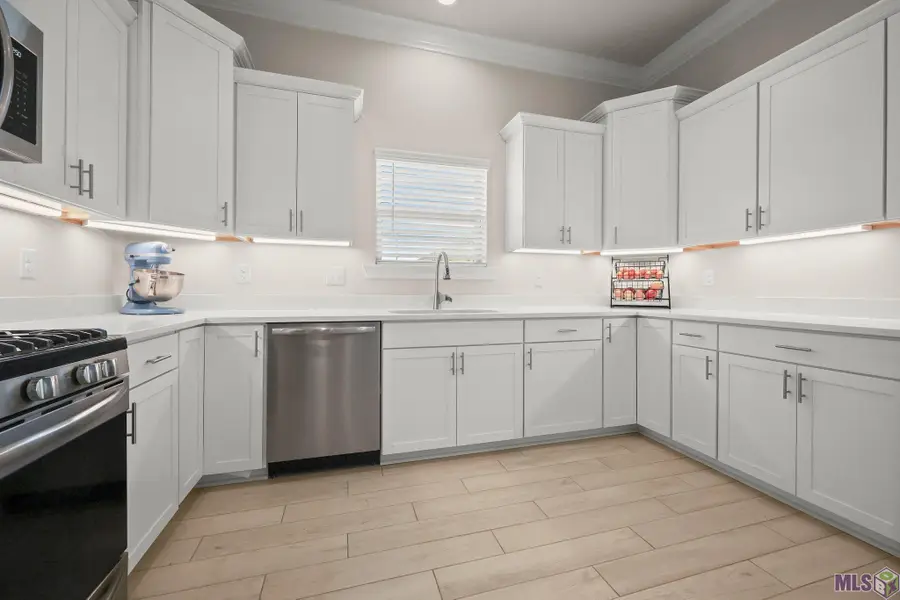 7044 Panama Canal Dr, Gonzales, LA 70737 - #2