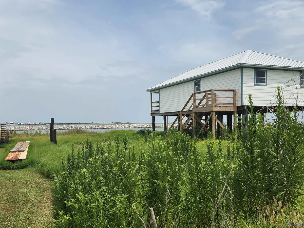 163 W Central Ave, Grand Isle, LA 70358 - #1