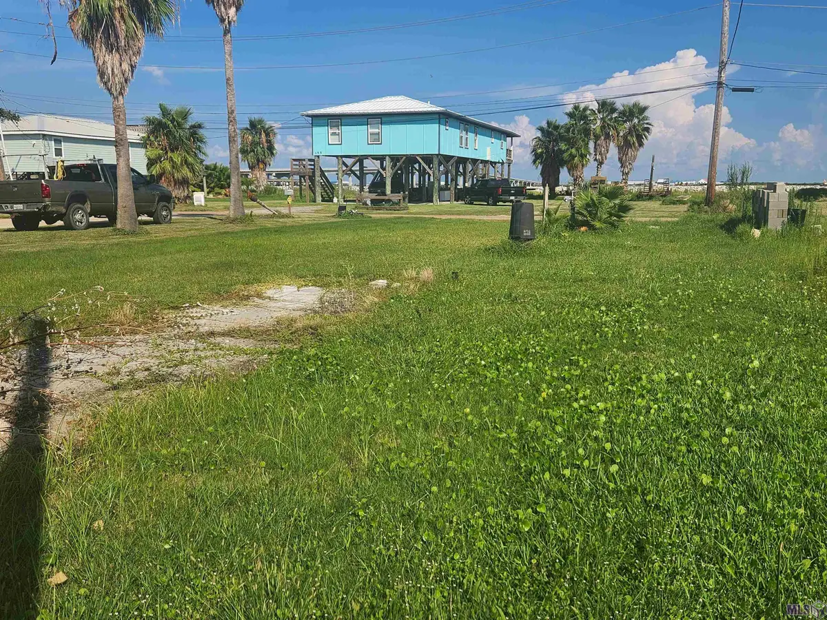 160 W Central Ave, Grand Isle, LA 70358 - #1