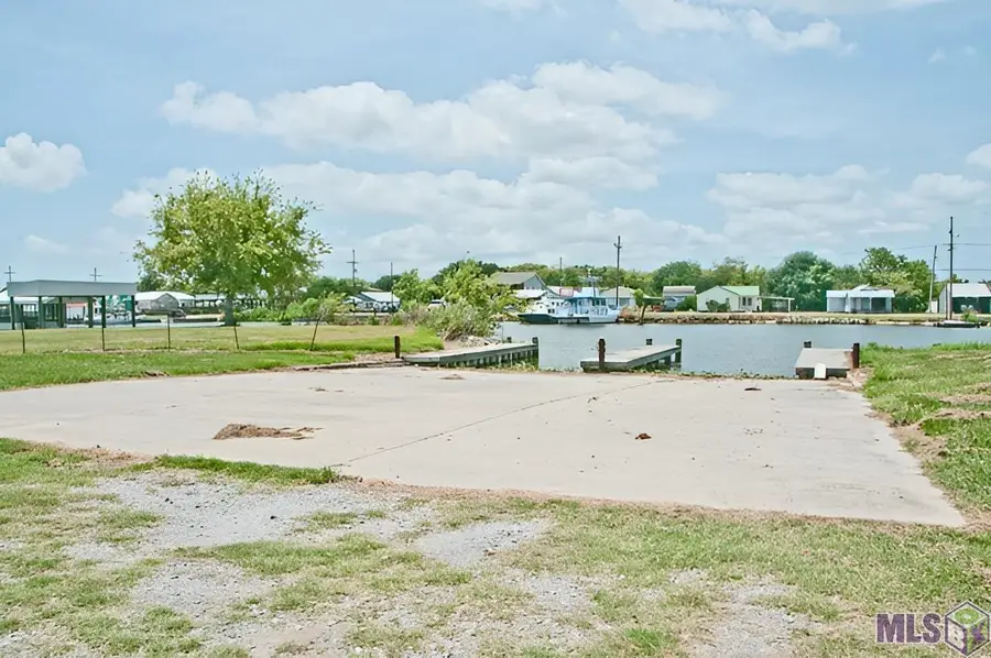 6102 Bayouside Dr, Chauvin, LA 70344 - #2